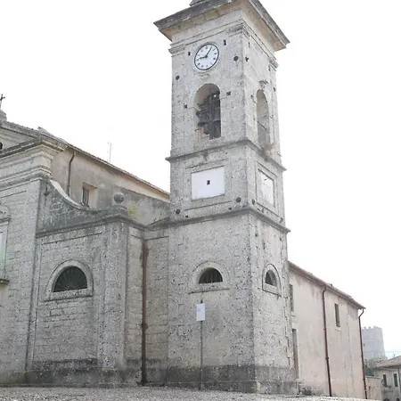 La Casa Nell'acropoli , Primo Piano