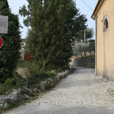 La Casa Nell'acropoli , Primo Piano Arpino
