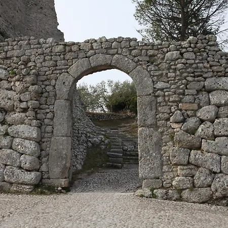 La Casa Nell'acropoli , Primo Piano Arpino