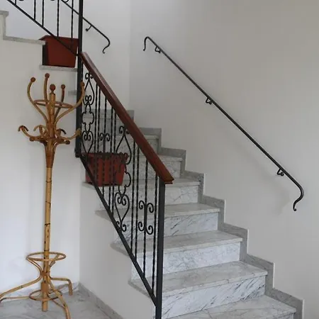 La Casa Nell'acropoli , Primo Piano Arpino